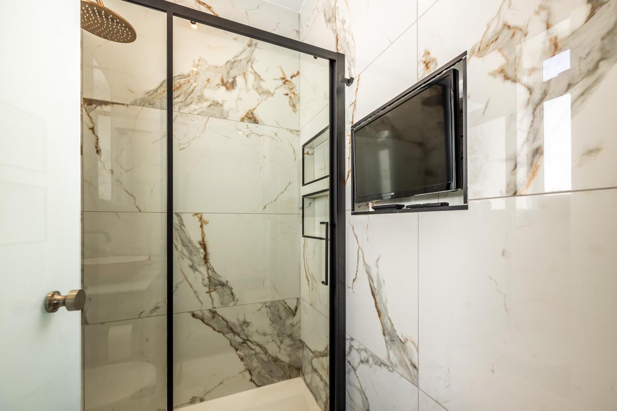 Luxury Duplex 1bd Penthouse With Large Rooftop Terrace And Pool - Open And Sea Views - Close To St Julian's & Sliema