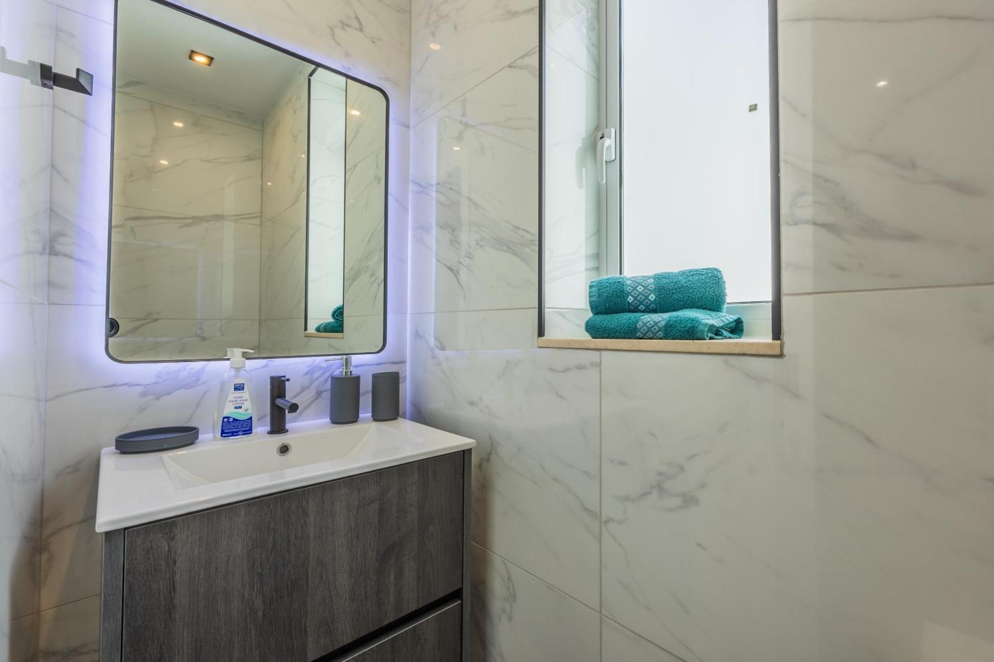 Apartment Luxury Duplex 1bd Penthouse With Large Rooftop Terrace And Pool - Open And Sea Views - Close To St Julian's & Sliema *