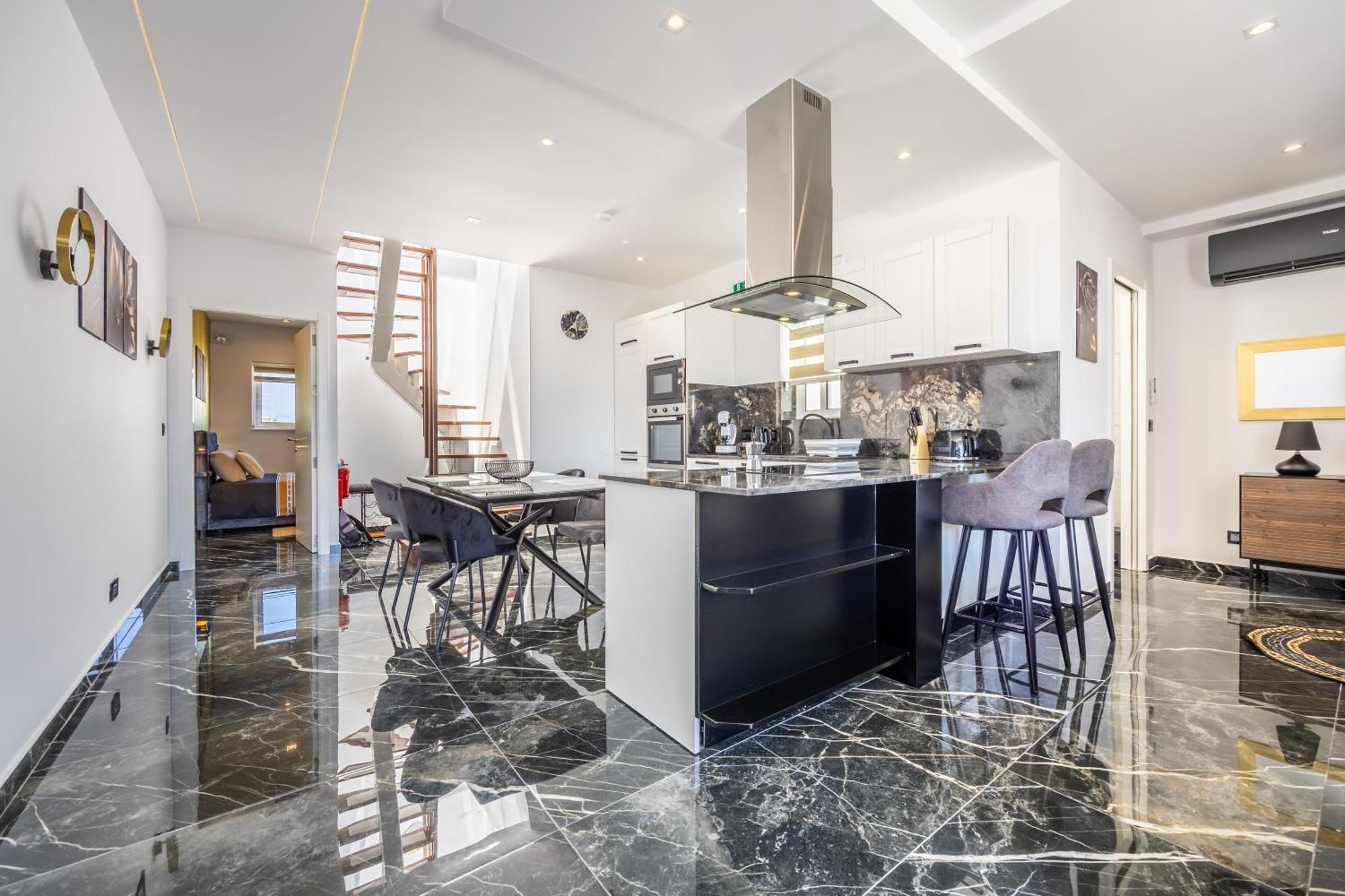 Luxury Duplex 1bd Penthouse With Large Rooftop Terrace And Pool - Open And Sea Views - Close To St Julian's & Sliema * Pembroke