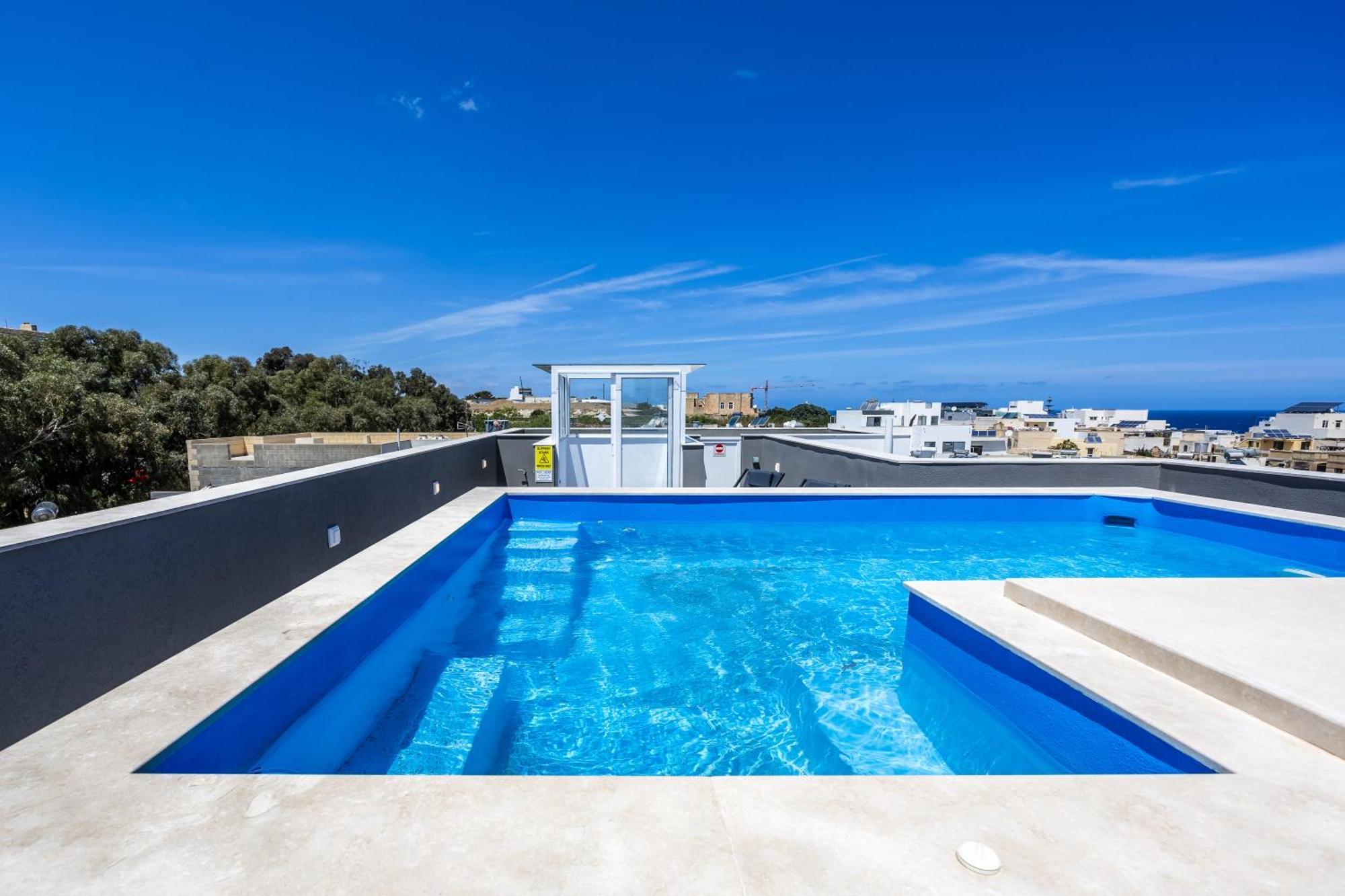 Apartment Luxury Duplex 1bd Penthouse With Large Rooftop Terrace And Pool - Open And Sea Views - Close To St Julian's & Sliema