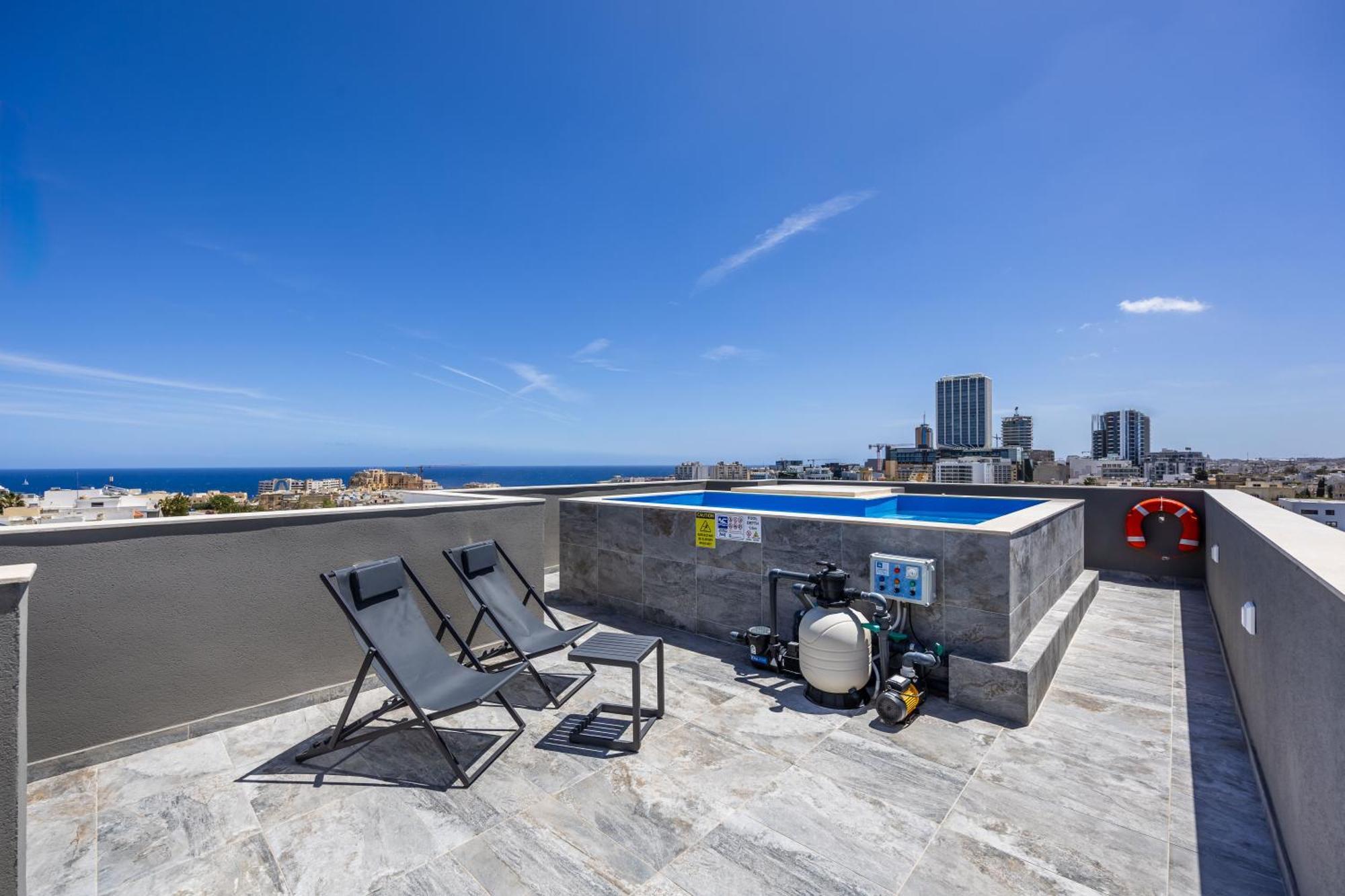 Apartment Luxury Duplex 1bd Penthouse With Large Rooftop Terrace And Pool - Open And Sea Views - Close To St Julian's & Sliema Pembroke