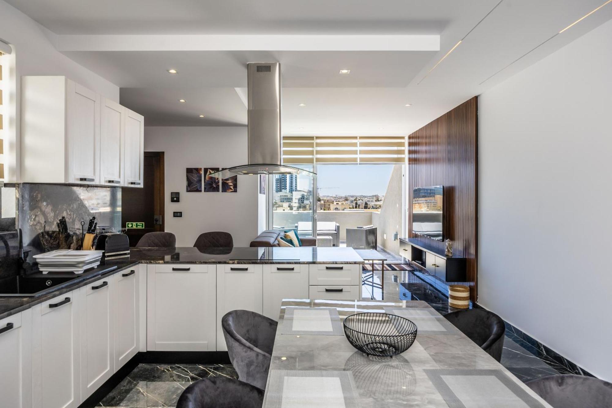 Apartment Luxury Duplex 1bd Penthouse With Large Rooftop Terrace And Pool - Open And Sea Views - Close To St Julian's & Sliema
