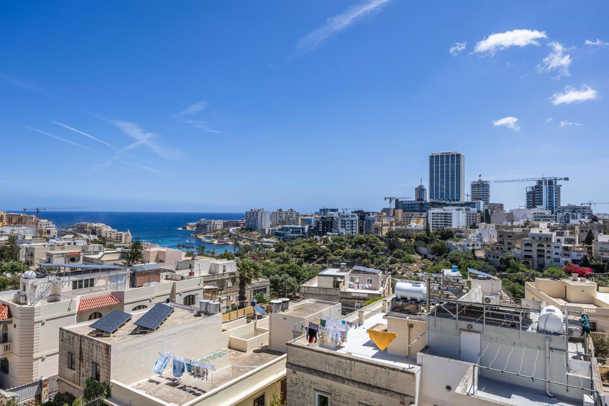 Luxury Duplex 1bd Penthouse With Large Rooftop Terrace And Pool - Open And Sea Views - Close To St Julian's & Sliema *