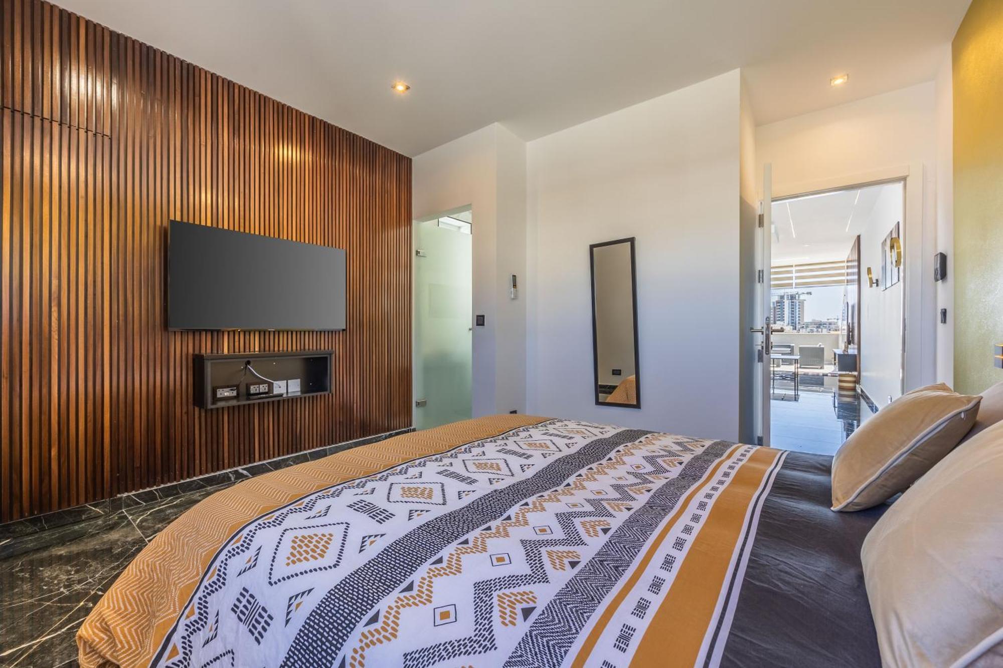 Luxury Duplex 1bd Penthouse With Large Rooftop Terrace And Pool - Open And Sea Views - Close To St Julian's & Sliema