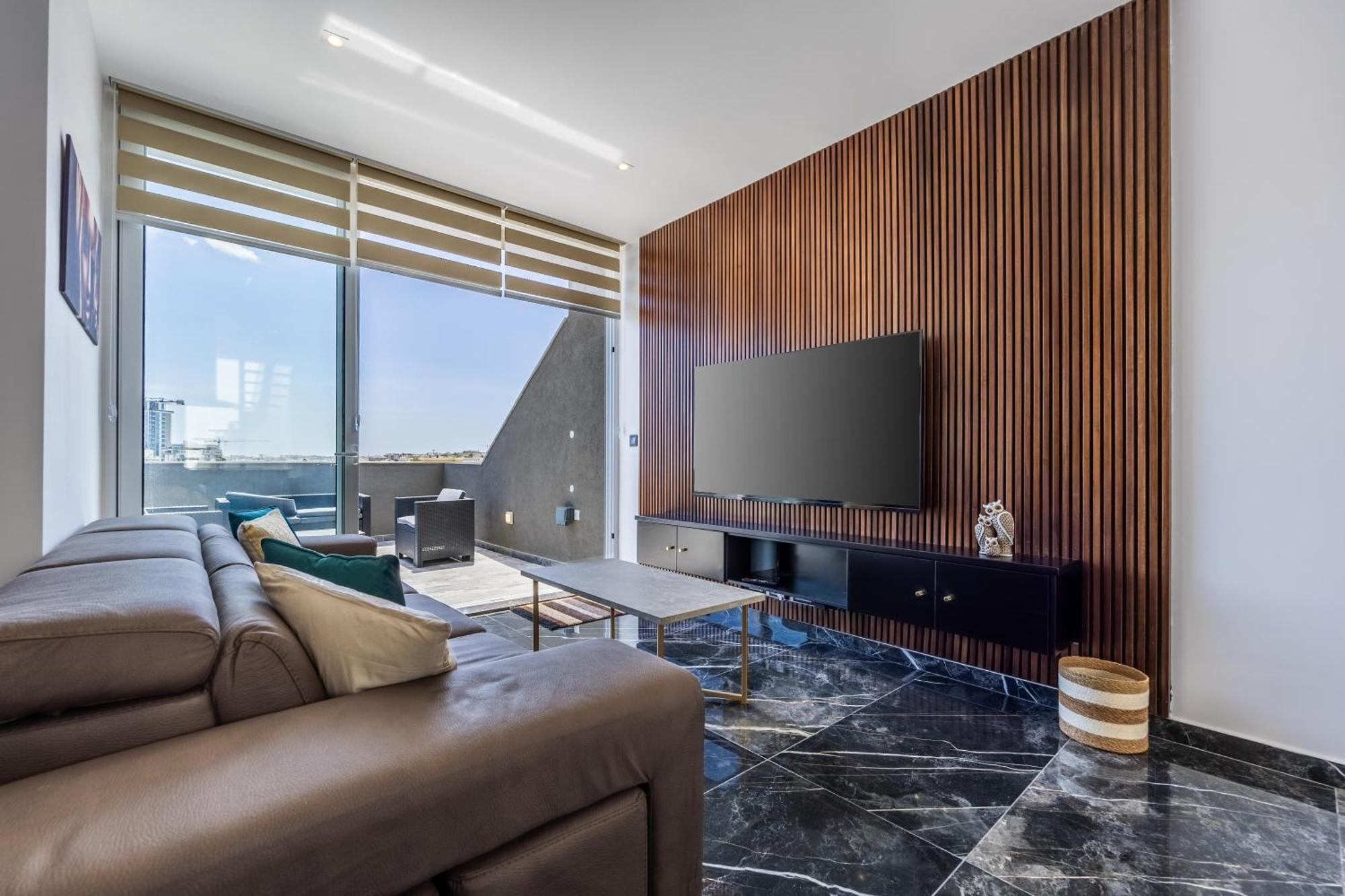 Luxury Duplex 1bd Penthouse With Large Rooftop Terrace And Pool - Open And Sea Views - Close To St Julian's & Sliema Pembroke